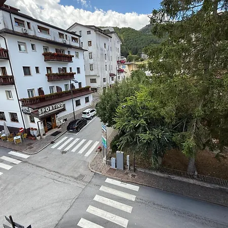 La Mansarda In Montagna - Nyaraló